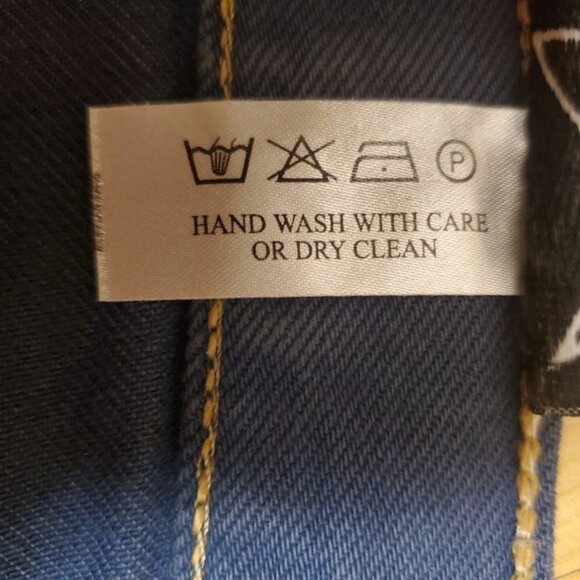 ➤ Levi's® Red Tab Cut Off Studs Shorts RP 4 LF ➤ Rihanna‘s Ragged Priest  ➤ Navy - Picture 10 of 14